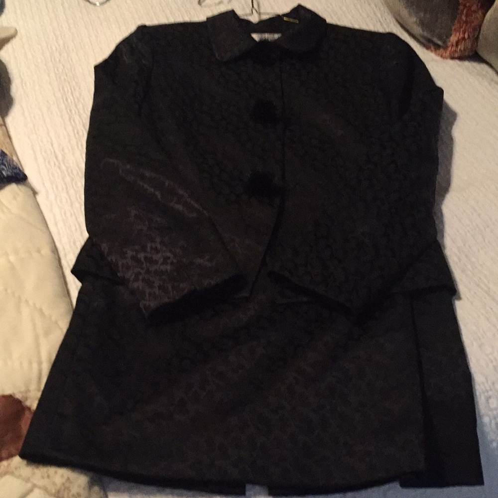 Gorgeous tahari suit